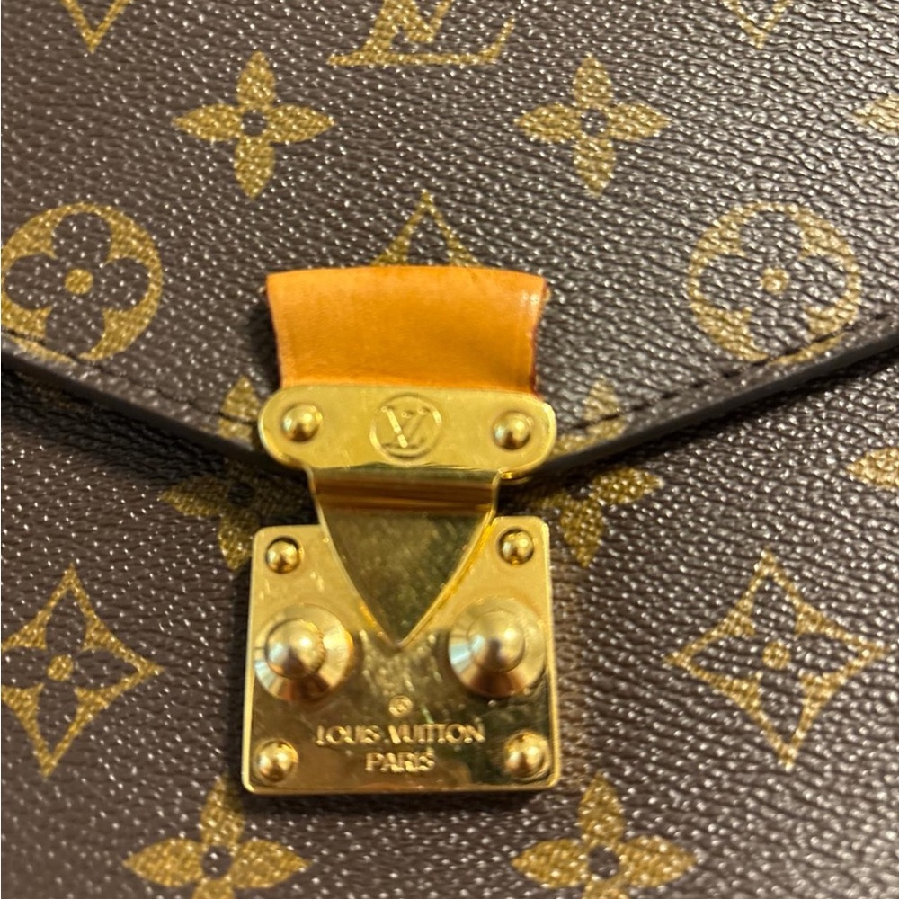 Louis Vuitton Pochette Metis - Picture 13 of 14